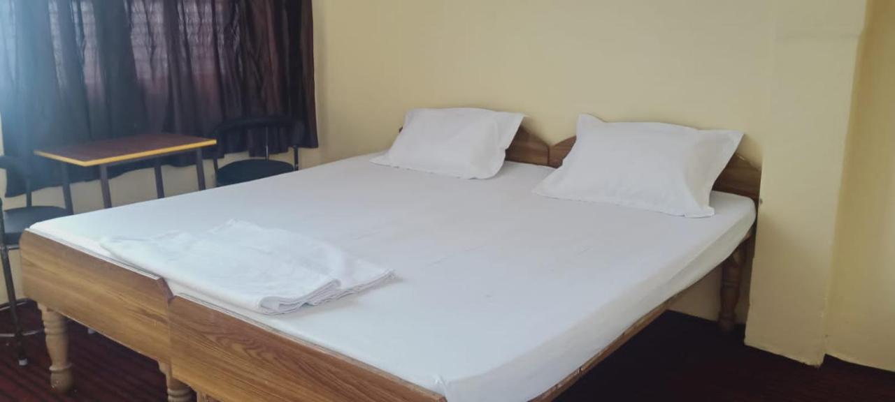 Om Rest House Hotel Varanasi Exterior photo