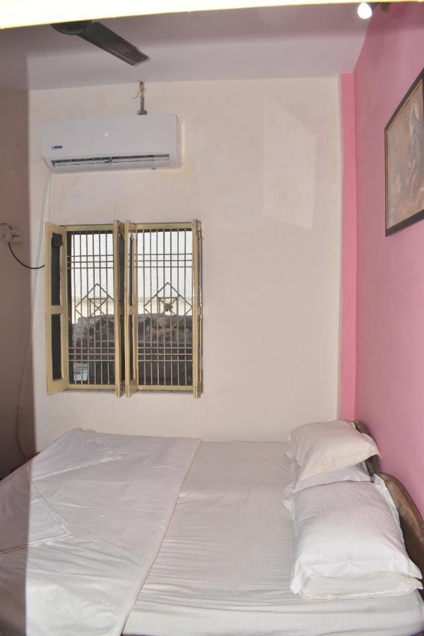 Om Rest House Hotel Varanasi Exterior photo